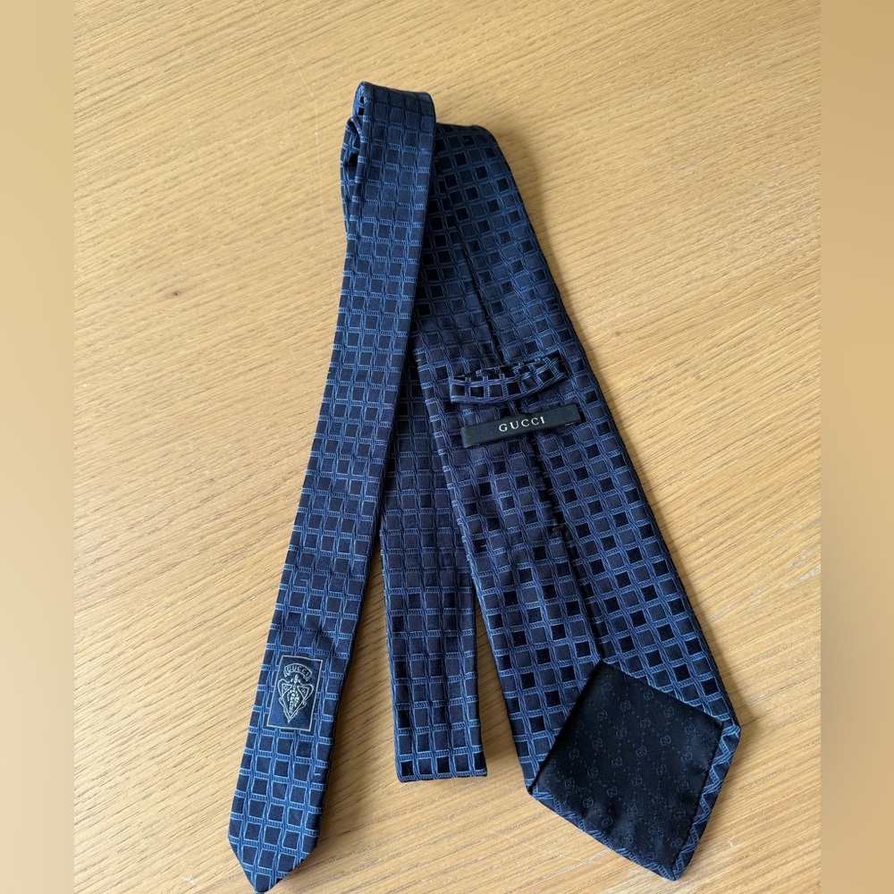 New! GUCCI Blue Geometric Pattern Silk Tie - Picture 13 of 16
